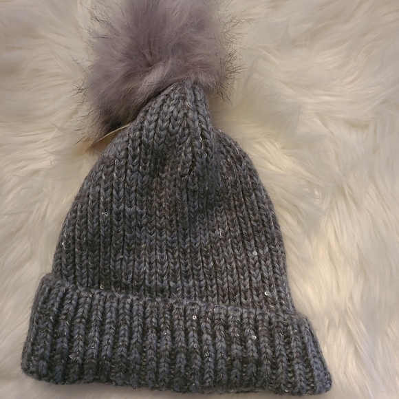 TRÏBE Gray Knit Winter Hat Toque with Faux Fur Pom pom NWT - Picture 2 of 3